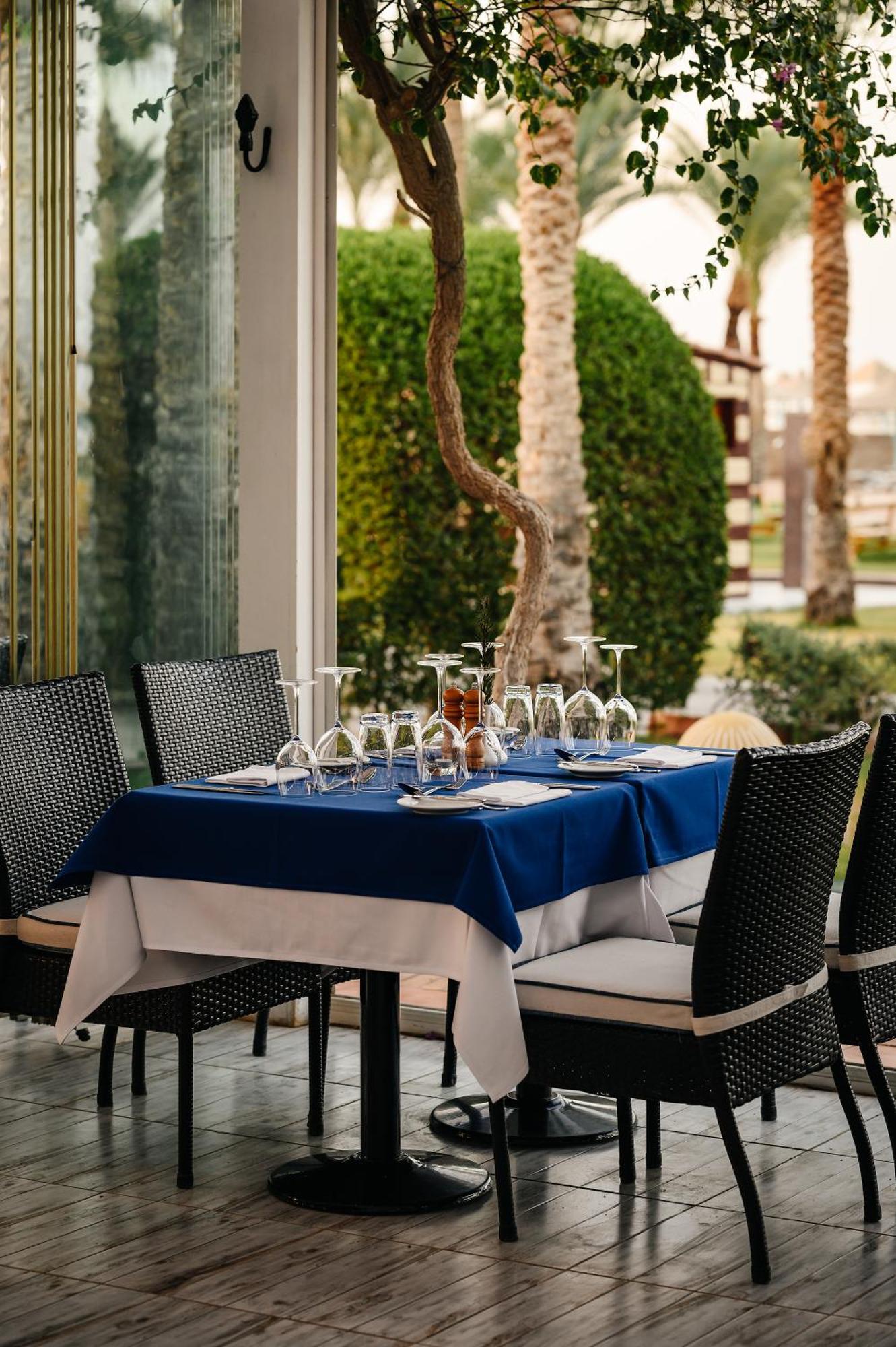 Iberotel Redsina شرم الشيخ المظهر الخارجي الصورة A table set for fine dining